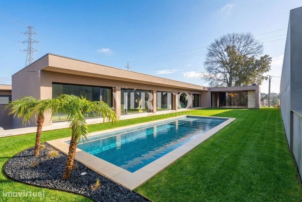 Moradia de Excelência com Piscina