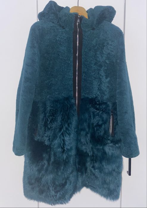 Жіноча натуральна шуба з капюшоном