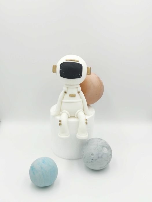 Zestaw kosmonauta na tort, kosmonauta z masy cukrowej