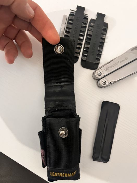 Multitool Leathermann Surge z dodatkami