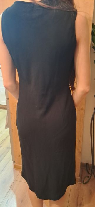 Czarna sukienka rozmiar 8 prosta mała czarna linea