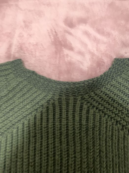 Camisola de lã verde-seco/preto escuro tamanho M