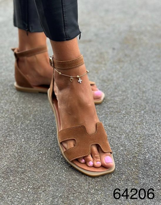 Жіночі шкіряні босоніжки в кольорах