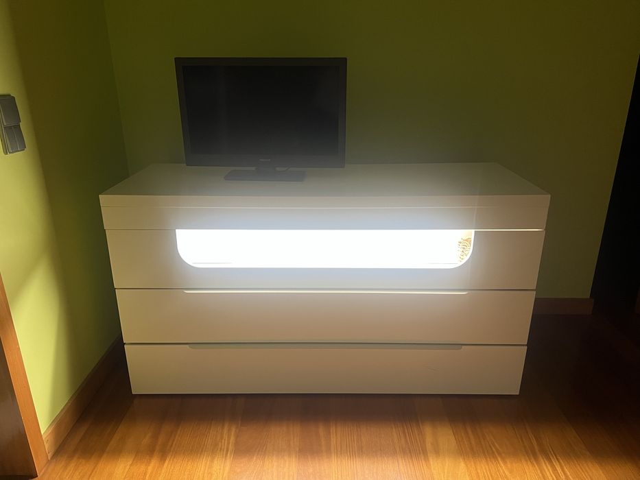 Mobilia de cama + comoda