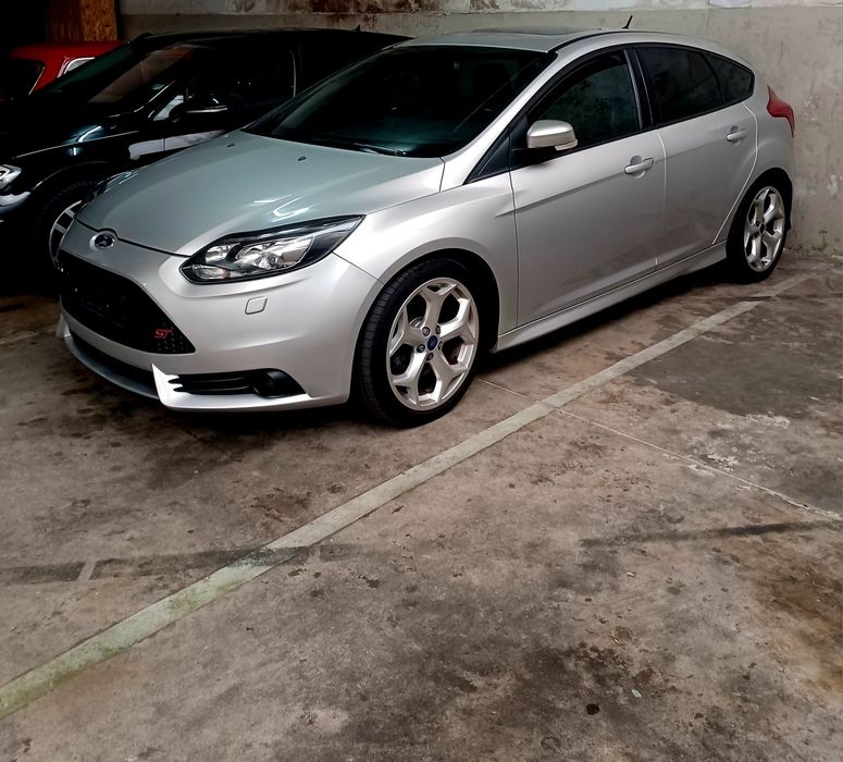 Ford Focus 2.0 ST Ecoboost 250cv c/ novo