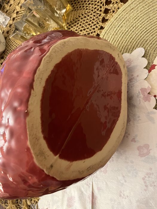 Piękny bordowy czerwony łabędź ozdoba misa donica