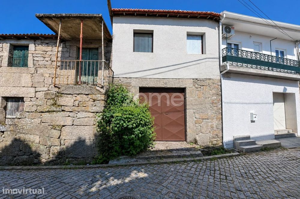 Casa em ruína com 4 divisões