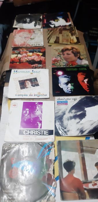 120 discos de vinil, música variada.