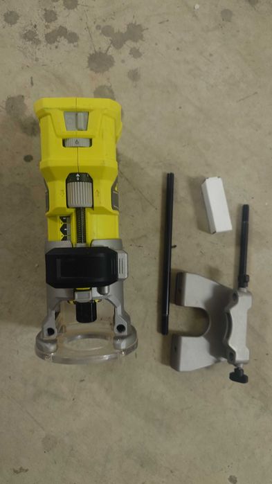 Fresadora Ryobi (RTR18) de 18volts