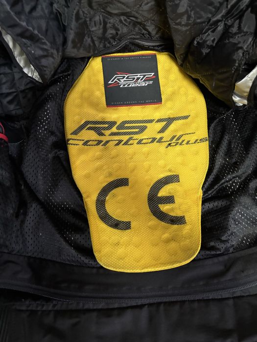 Продам шкіряний мотоциклетний костюм RST (куртка + штани)