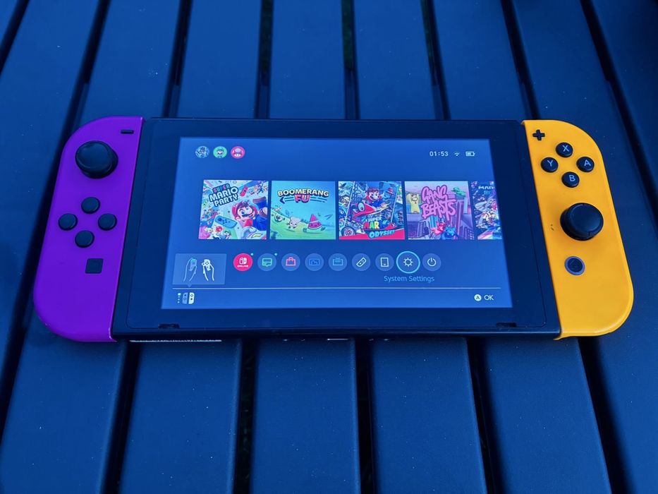 Nintendo Switch + microSD 128 GB – bardzo dobry stan