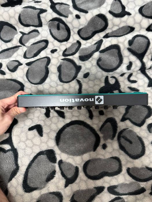 Продаю Б/в MIDI-клавіатура Novation Launchkey Mini
