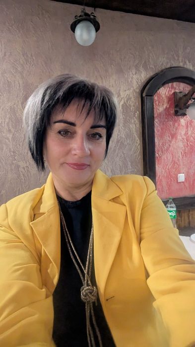 Ведуча зі смаком гумору .