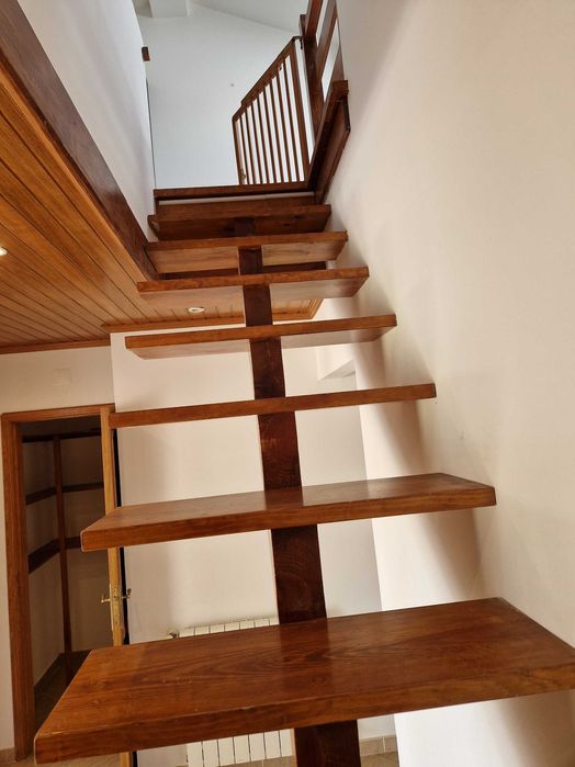 Apartamento T2 Duplex para Arrendamento em Eiras