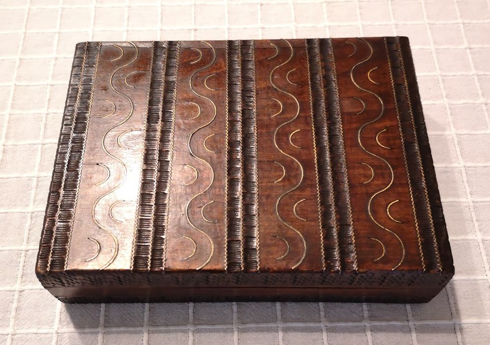 Szkatułka do kart z okresu PRL.