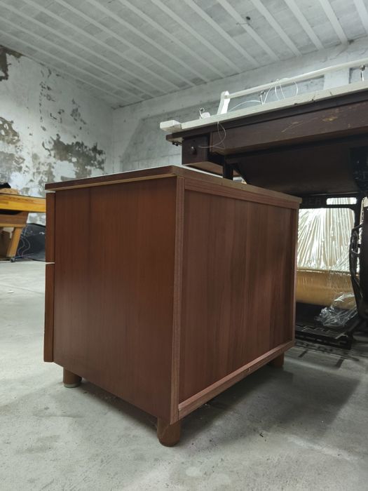 Mesa de cabeceira - cerejeira