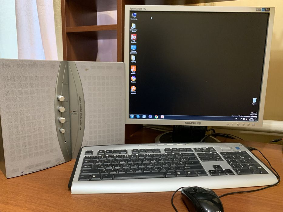 Стаціонарний компʼютер у повній комплектацї, колонки, веб-камера