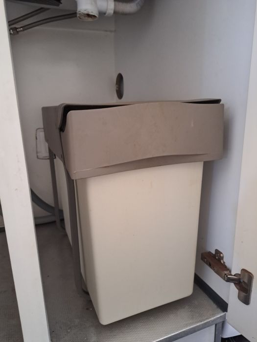 Sistema de Lixos :: 2 Baldes :: Cozinha