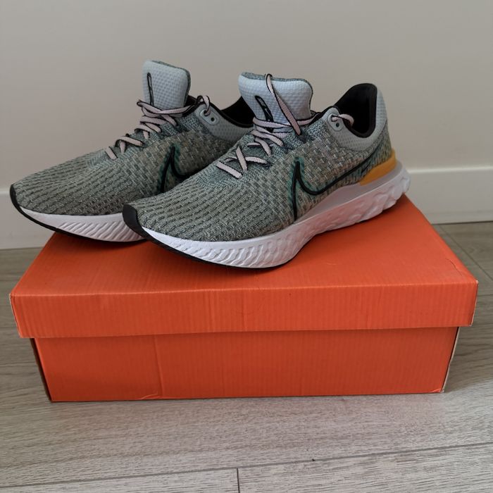 Бігові кросівки Nike react infinity flyknit 42 розмір