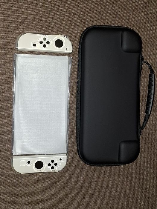 аксесуари для ігрової консолі Nintendo Switch OLED.