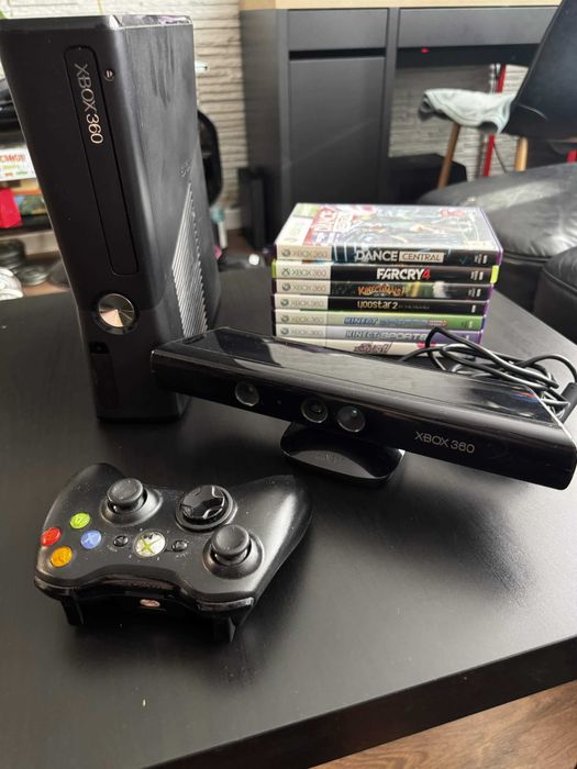 Konsola Xbox 360 Slim 4GB + kinect + pad + gry