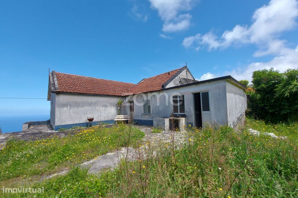 Moradia com terreno em Santo António, ilha de São Jorge