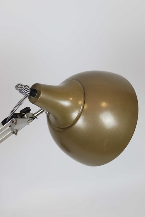 Regulowana lampa biurkowa