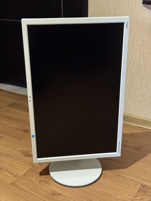 Монитор 24“ NEC. Динаміки, поворот, датчик руху, датчик напрямку зору.
