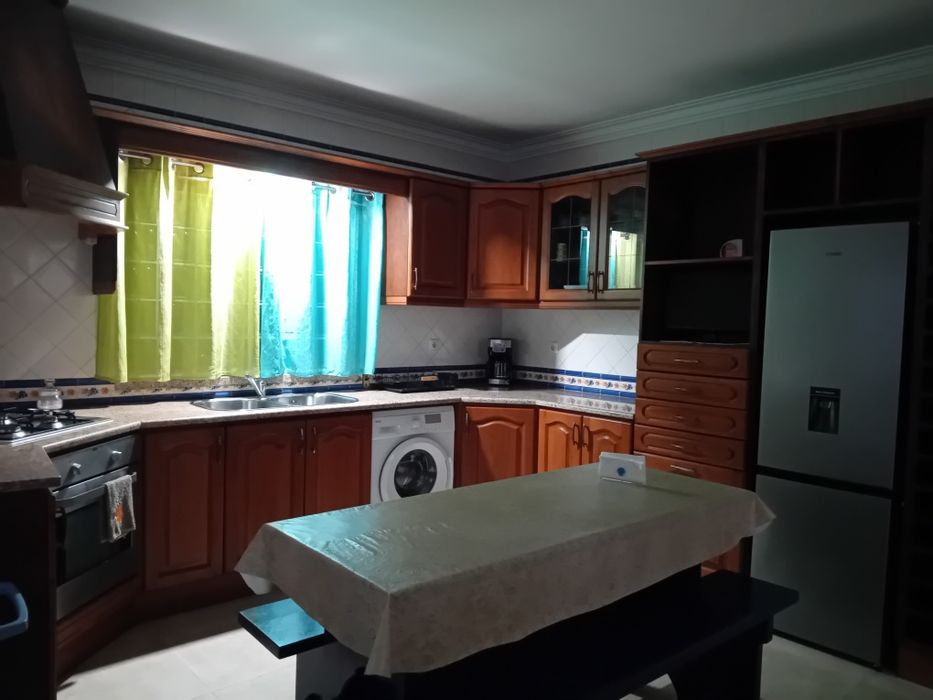 Alugo casa só com contrato Periferia Torres Vedras / Freguesia Ventosa