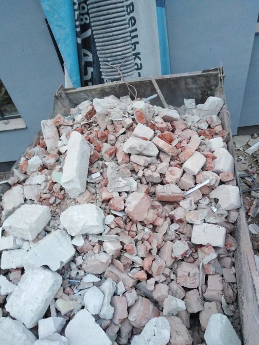 Вивіз будівельного сміття та старих меблів + Міцні Вантажники (