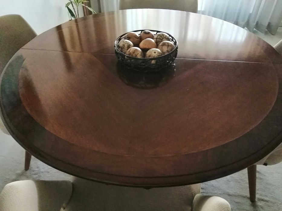 Mesa em Cerejeira extensível para 8/10 pessoas com pé de galo