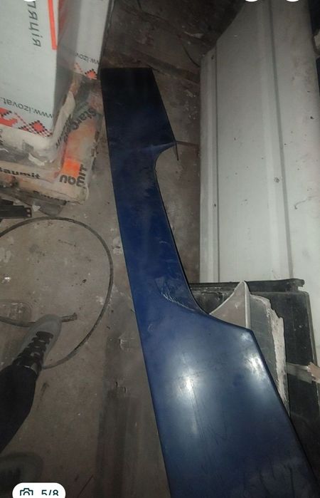 Спойлер міжосьовий Рено Преміум 420дхі Renault Premium 420dxi бокові н