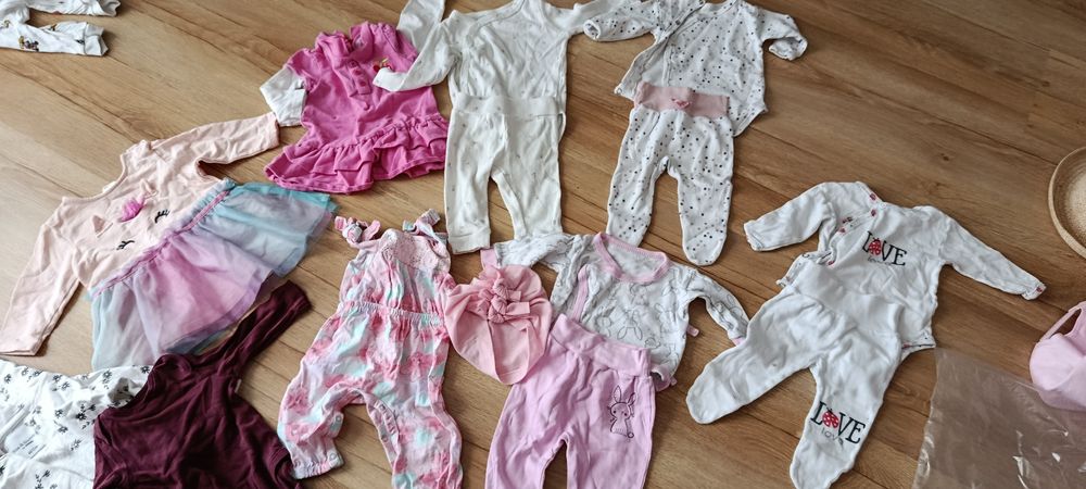 Paka ubrań 62 zestawy