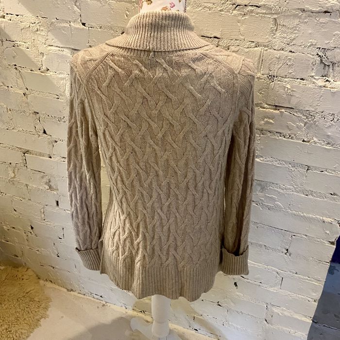 Piękny jasny sweter LOFT z dobrego materiału