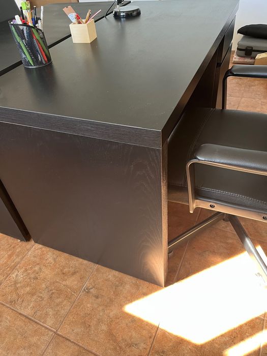 Secretária preta IKEA