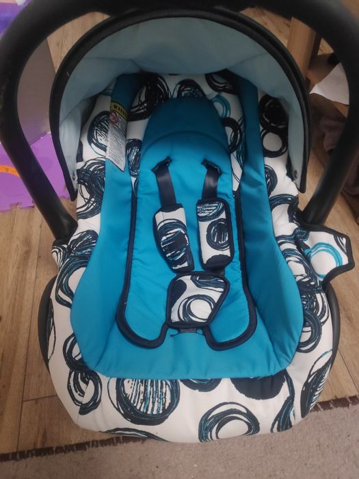 Fotelik samochodowy niebieski