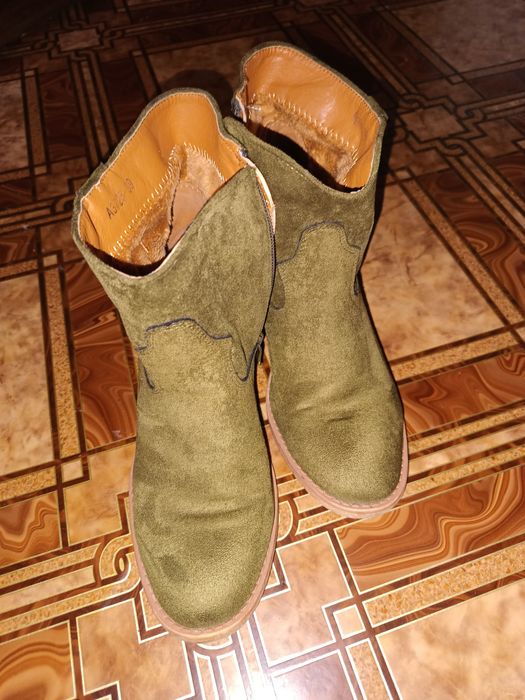 Dwie pary butów do naprawy