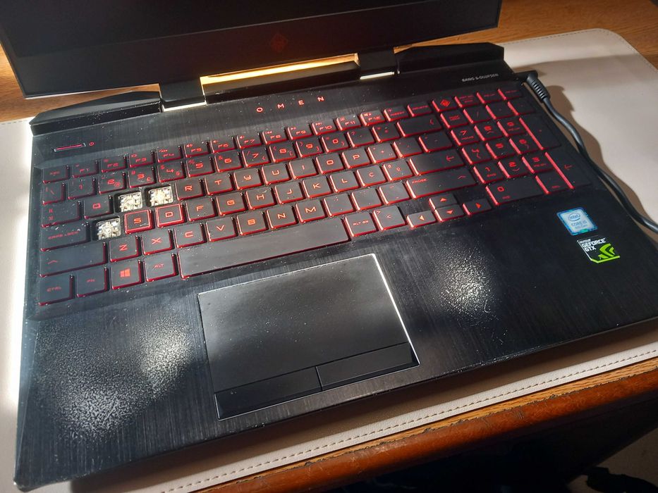 HP Omen - 15-DC0043NP - i5 - NVIDIA GeForce 1050 - 1TB HDD para peças.