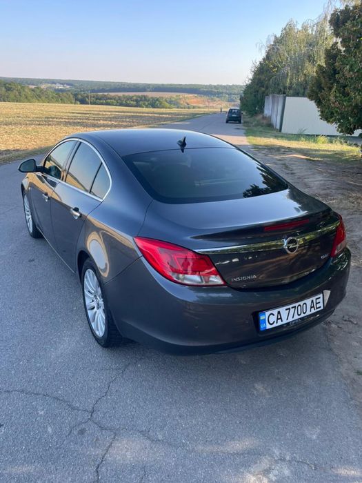 Продаю власний офіційний Opel Insignia в кузові седан
