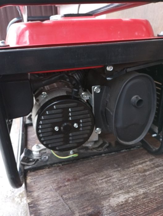 продам бензогенератор  Panzer spg 2500