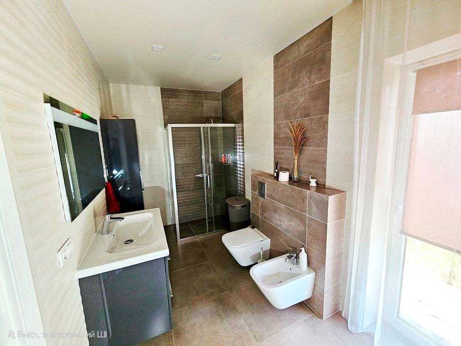 Продається новозбудований сучасний одноповерховий будинок з ремонтом.