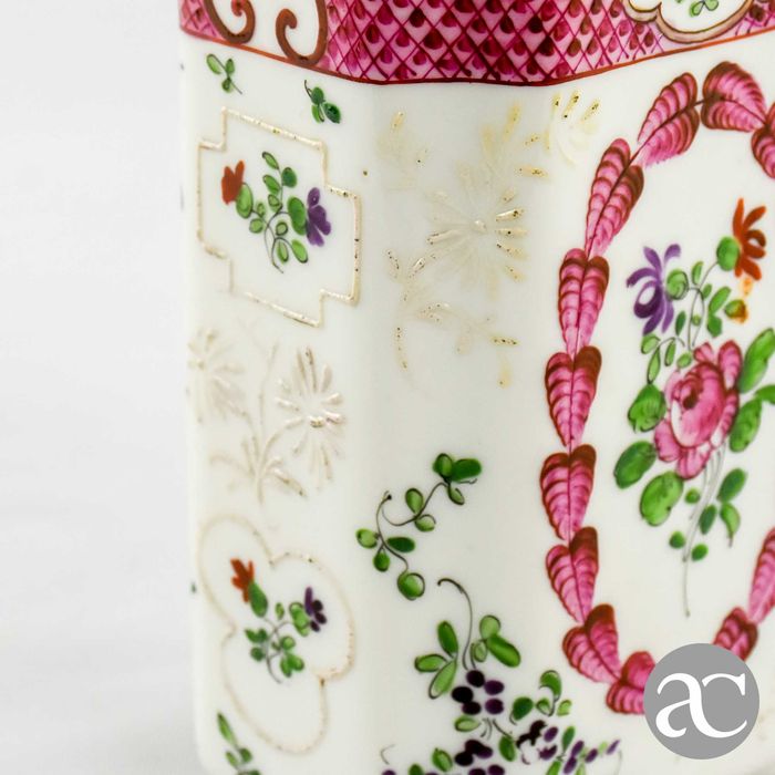 Jarra porcelana de Paris Samson com esmaltes em relevo, séc. XIX