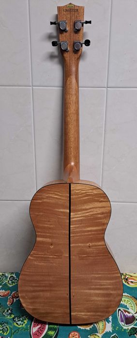 Ukulele barítono Kala