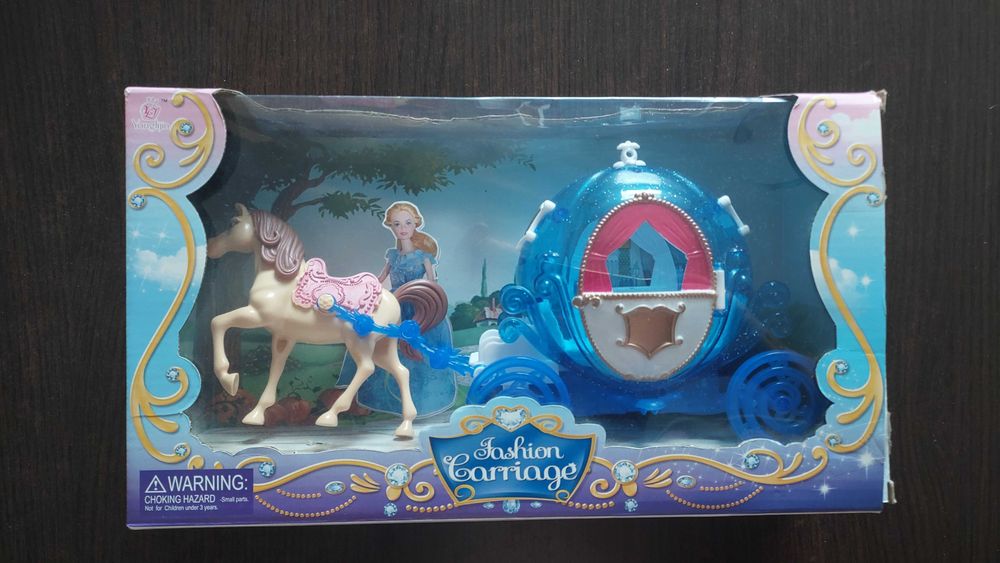 Zabawka kareta z koniem