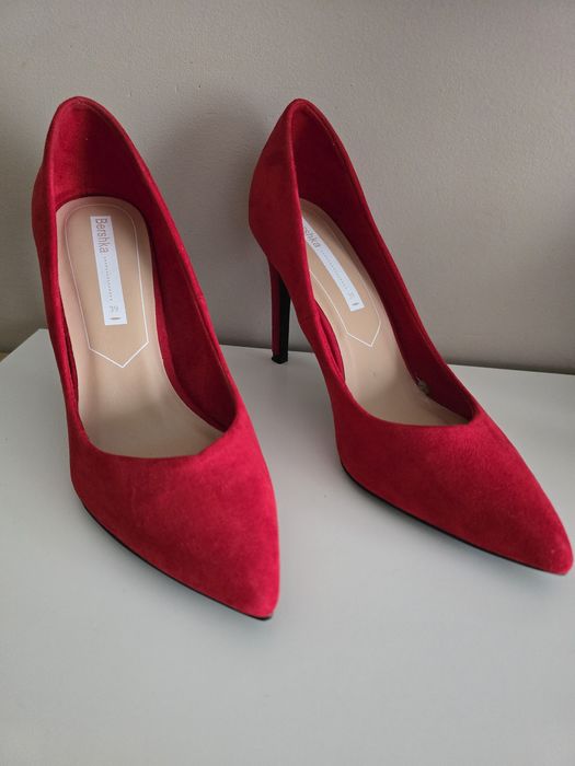 Szpilki Bershka 39 - Czerwone zamszowe