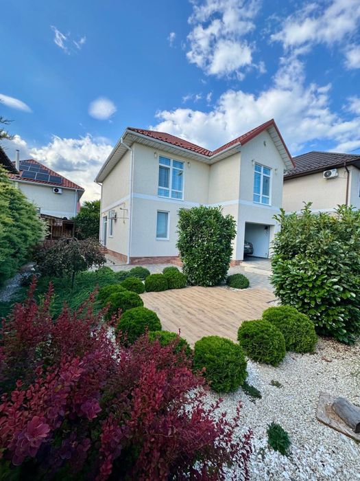 Будинок 150 м² з ремонтом, гаражем та генератором!