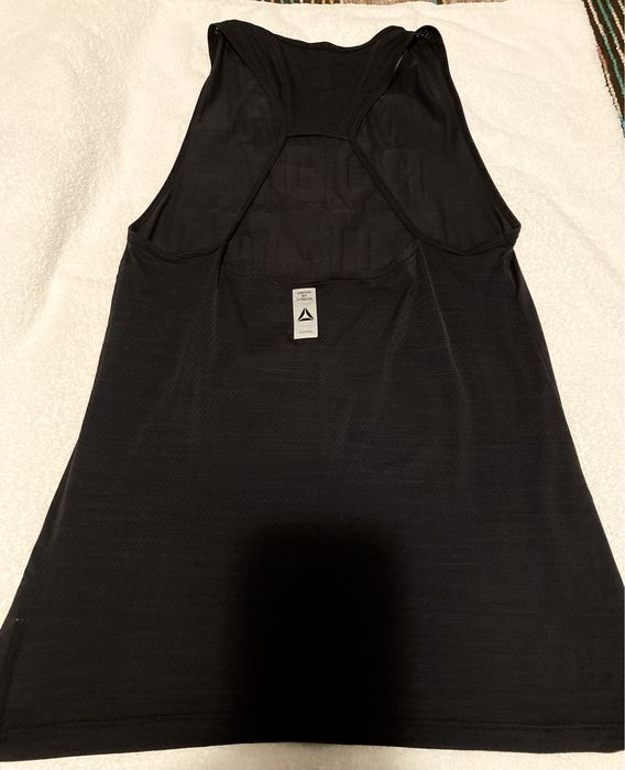 Top Reebok . Body Pump Les Mills. Cor prego e branco