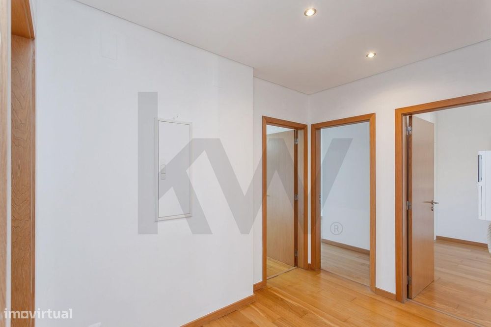 Moradia T4+2 com Jardim e Piscina para Arrendamento, junto ao Oeiras G