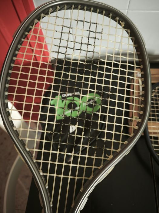 Pack 2 raquetes vintage. Uma de badminton e a outra de racket ball