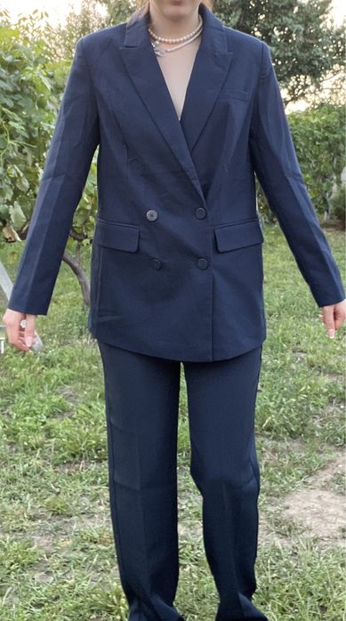 класичний костюм для жінок темно синій
